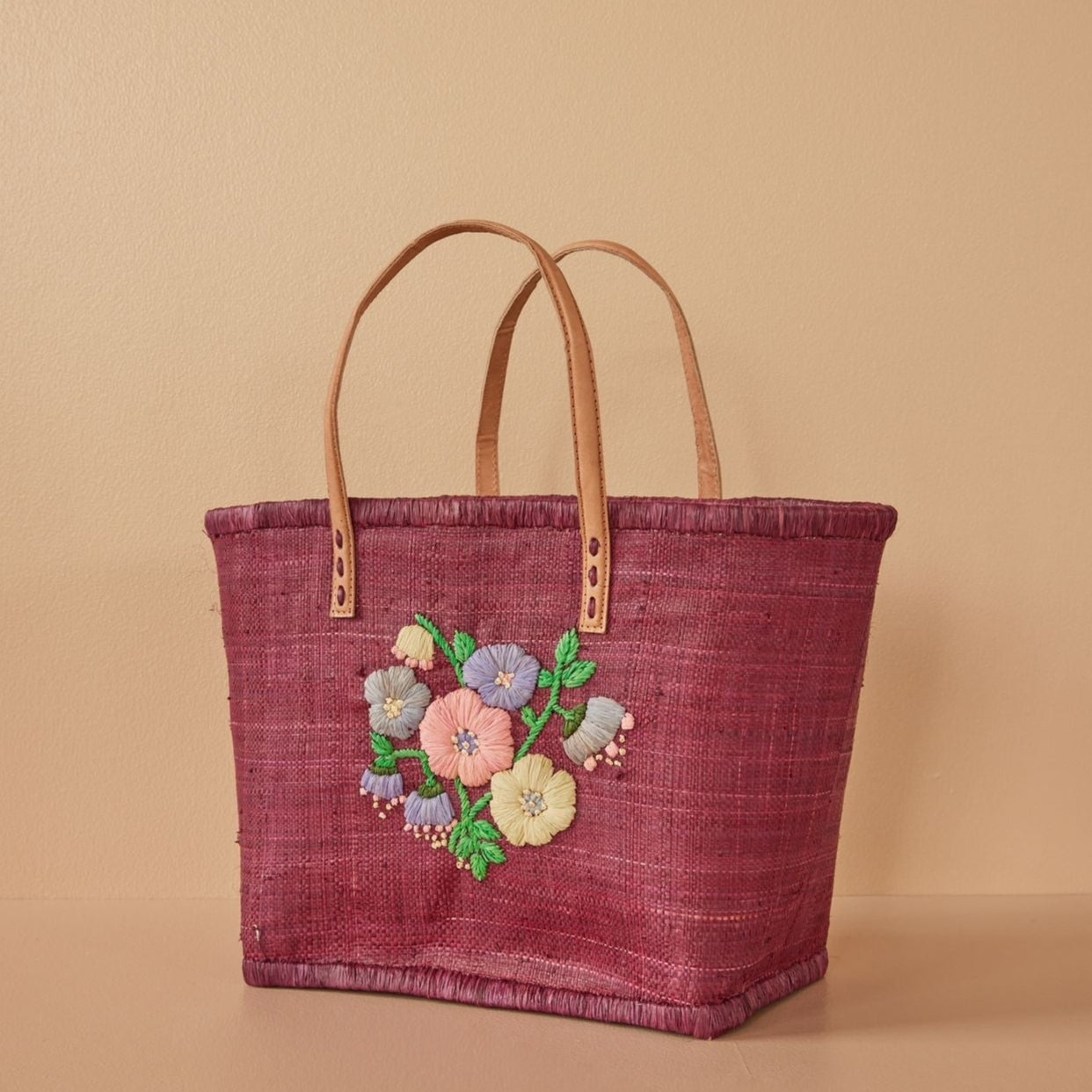 Mittlere Korbtasche mit Blumen von Rice