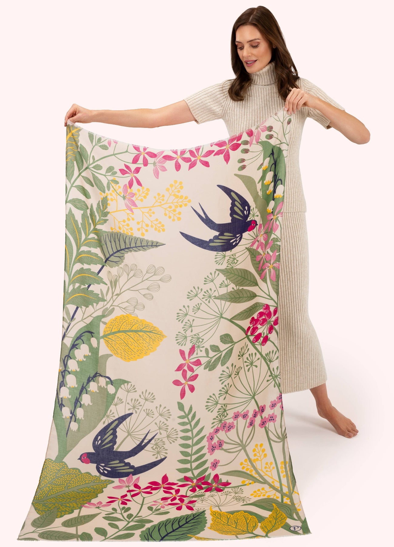 Bedruckter Schal mit Schwalben