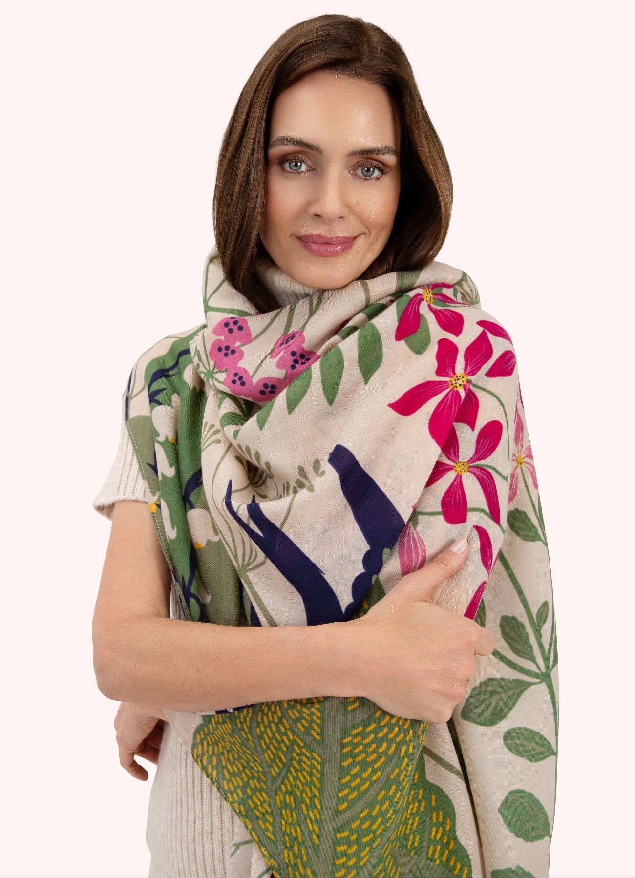 Bedruckter Schal mit Schwalben