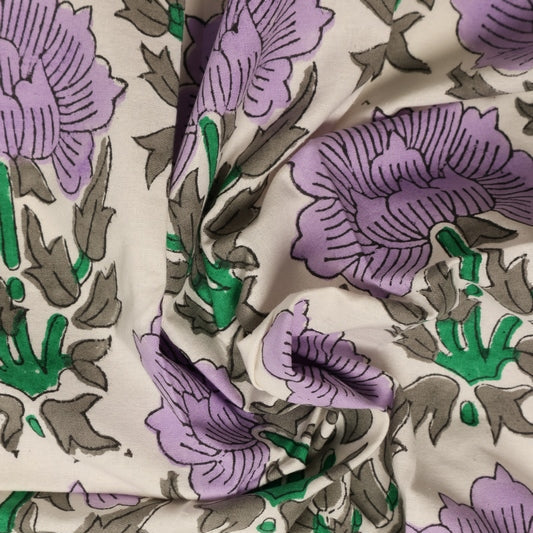 Geschirrtuch mit lila Blumen