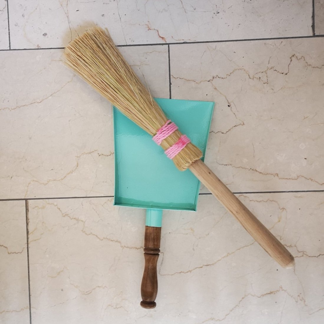 Kehrset_Besen_Schaufel