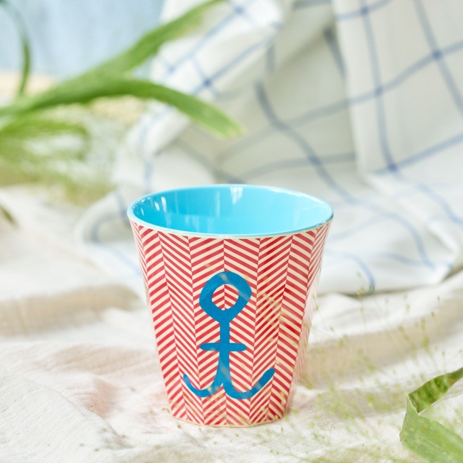 Rot-Weißer Becher mit Anker aus Melamin