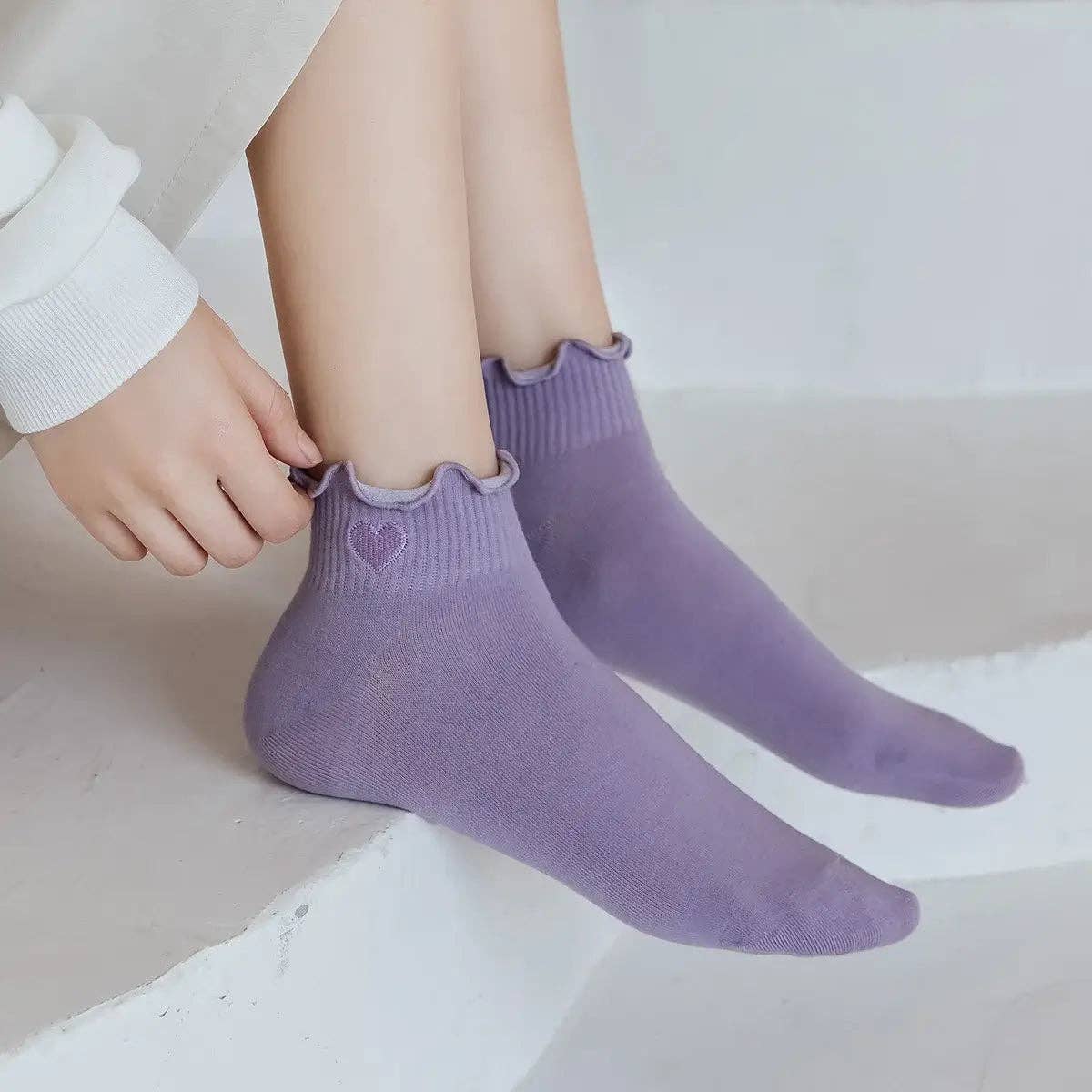 Kurze Socken mit Herz und Rüsche