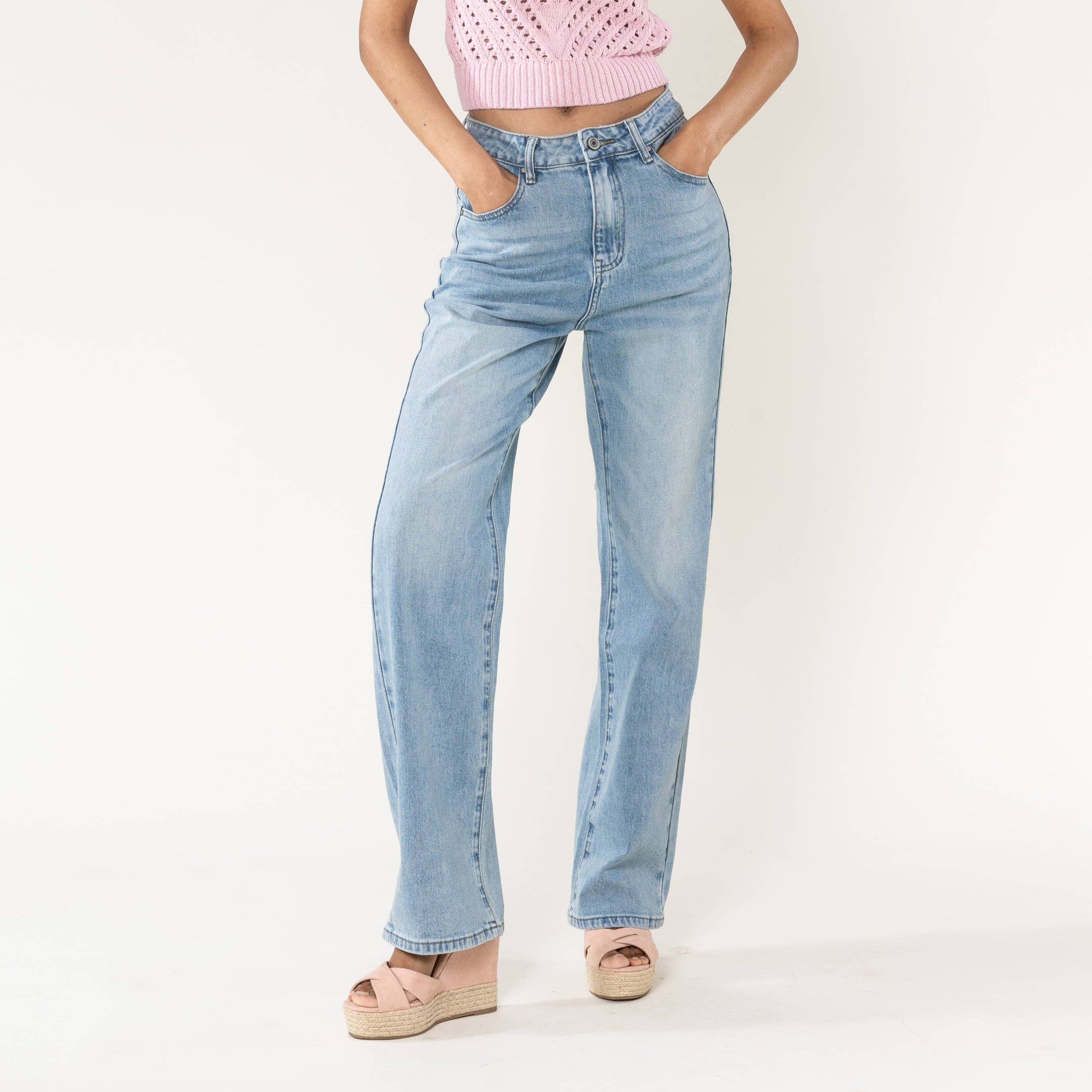 Verwaschene Retro-Jeans mit weiten Bein