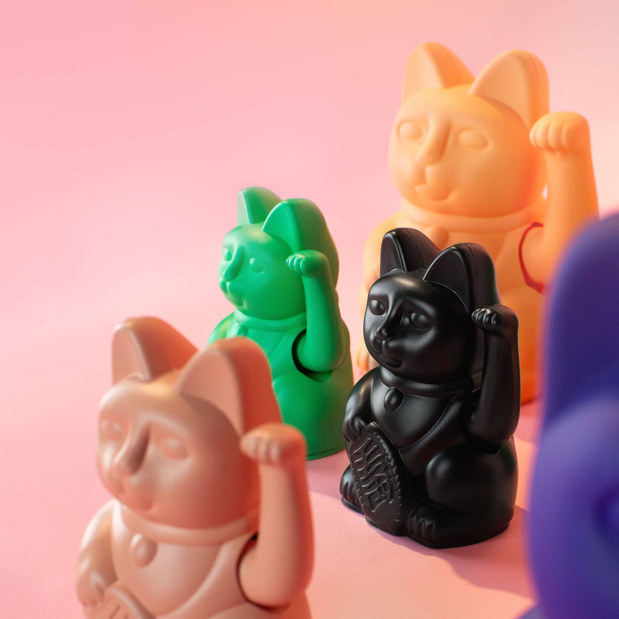 Winkekatzen in vielen bunten Farben