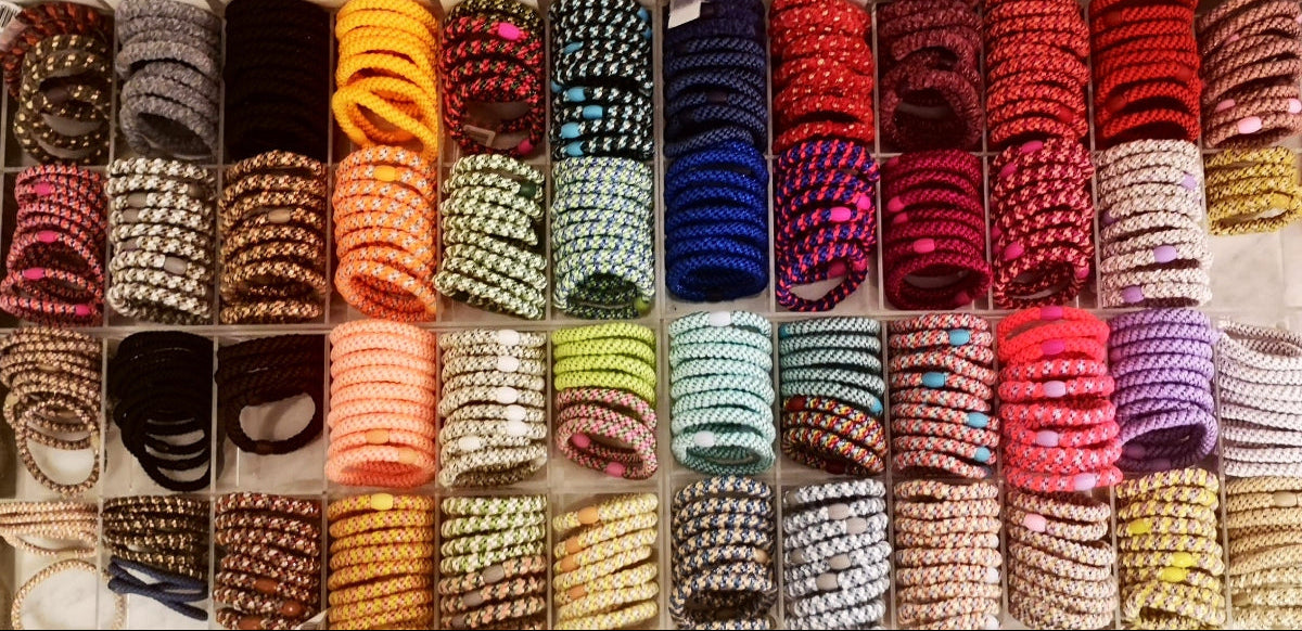 Im zierpalast finden Sie immer eine große Auswahl an KKNEKKI Haargummis.