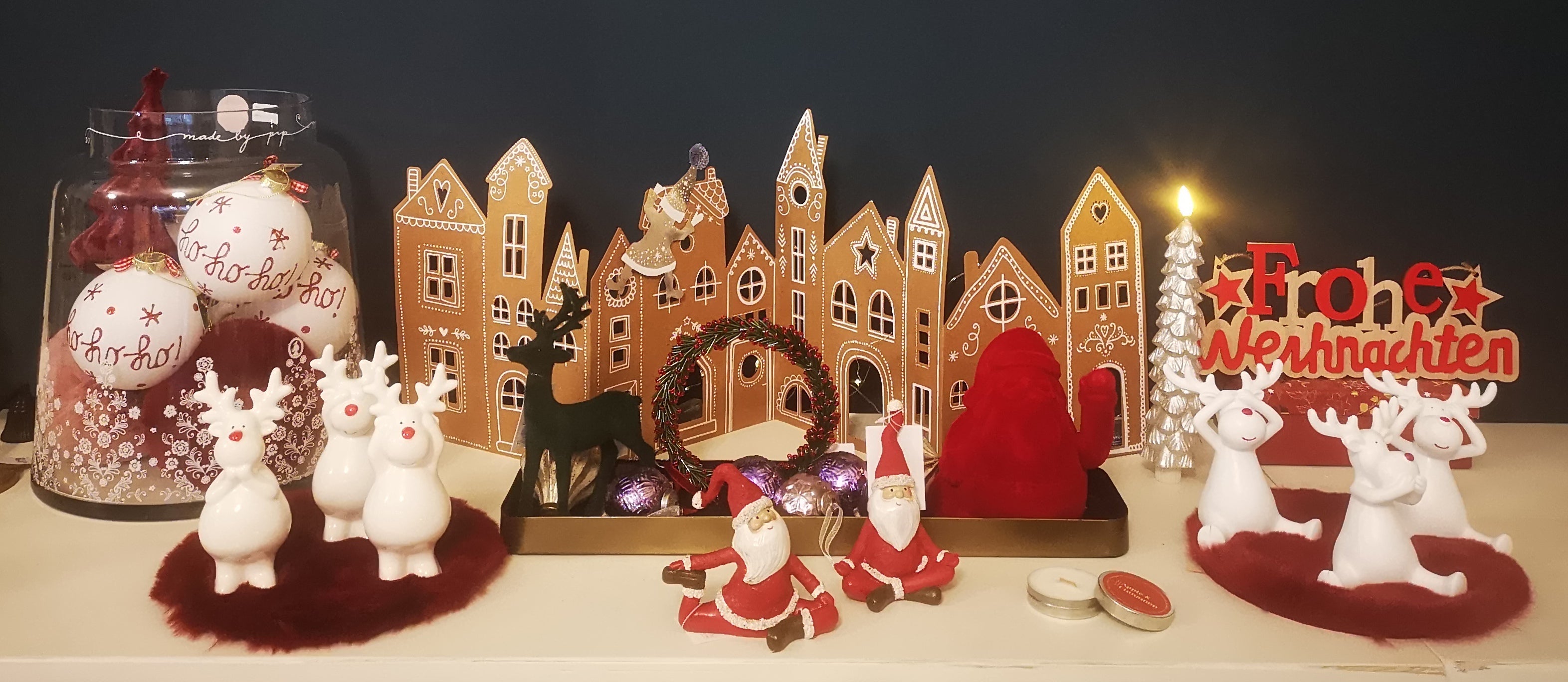 Weihnachtliche Dekoration im zierpalast Laden in Wiesbaden.&nbsp;