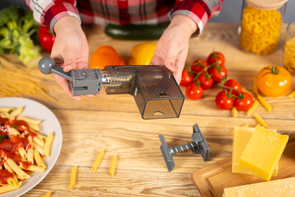 Ratschen-Reibe für Käse, Nüsse von Kuhn Rikon