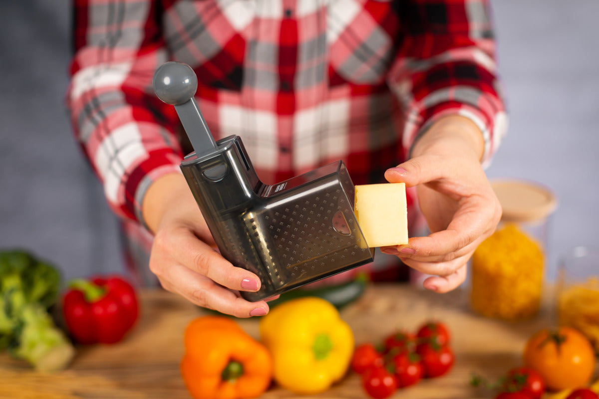 Ratschen-Reibe für Käse, Nüsse von Kuhn Rikon