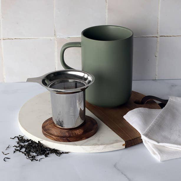 Tasse aus Steingut mit Filter und Deckel, Farbe Mandel