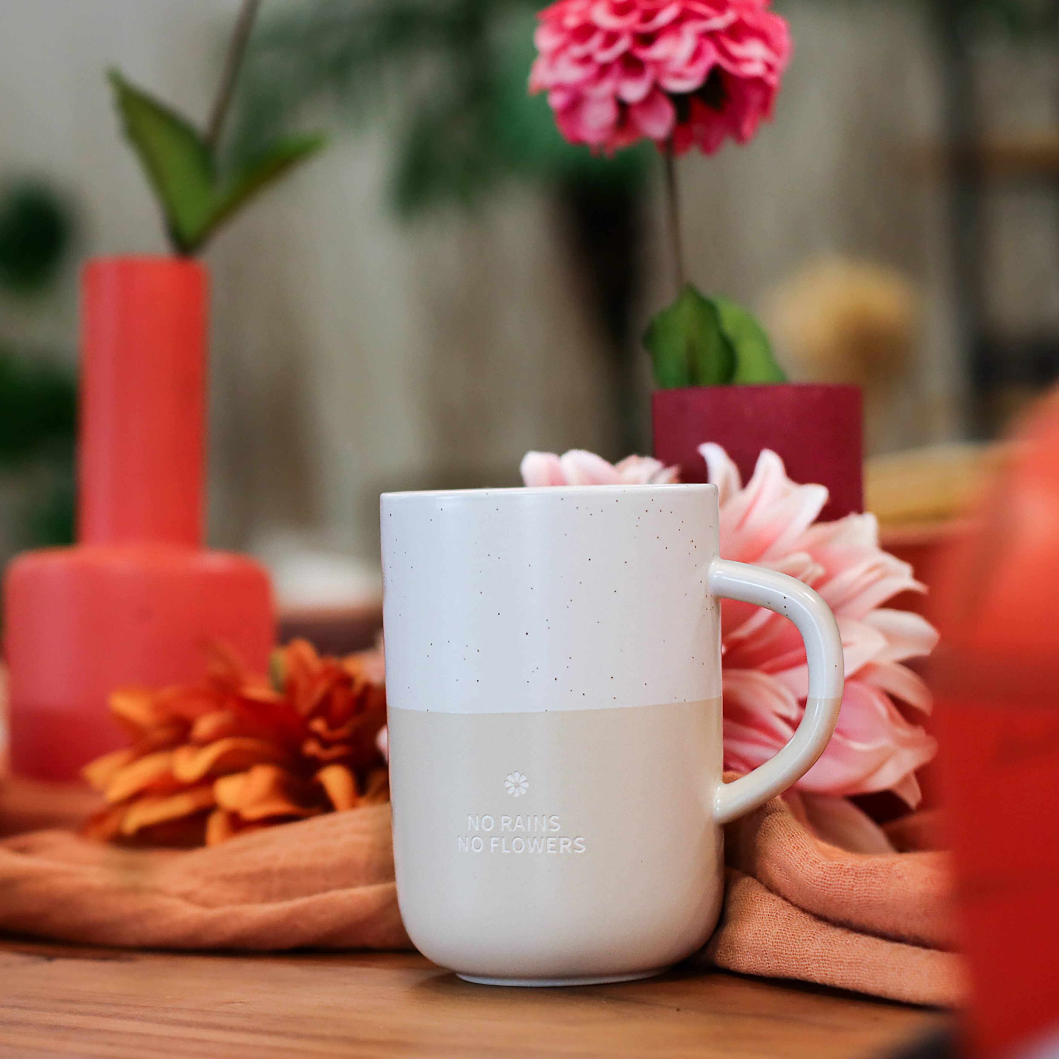 Tasse mit Aufschrift „No Rains No Flowers“, 580 ml