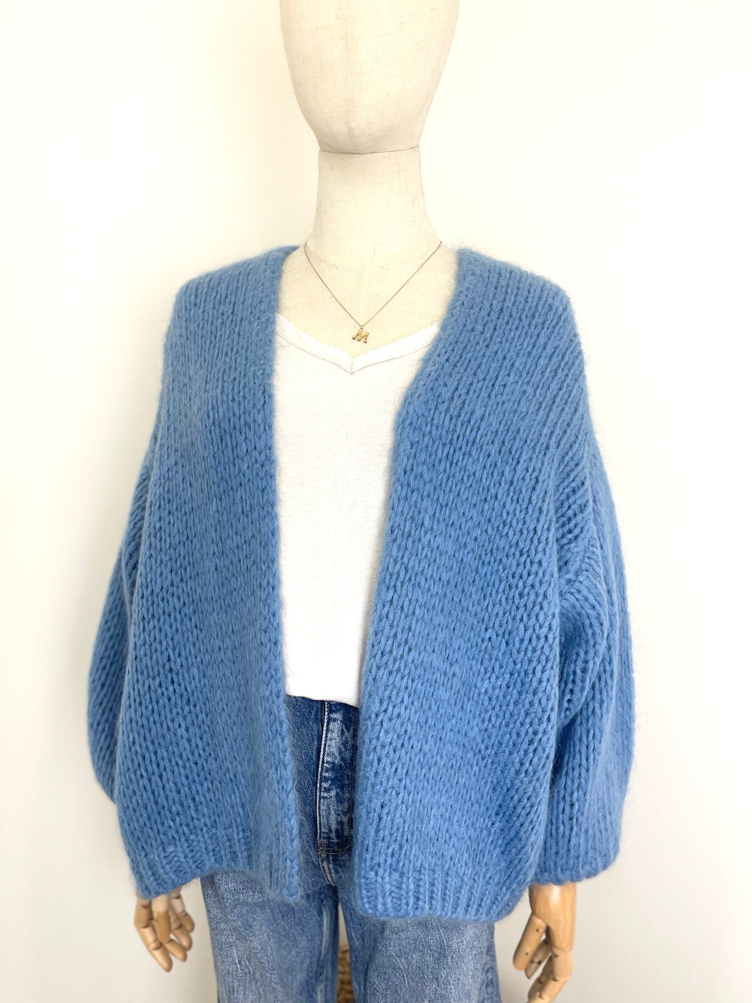 Lockere Strickjacke in Jeansblau