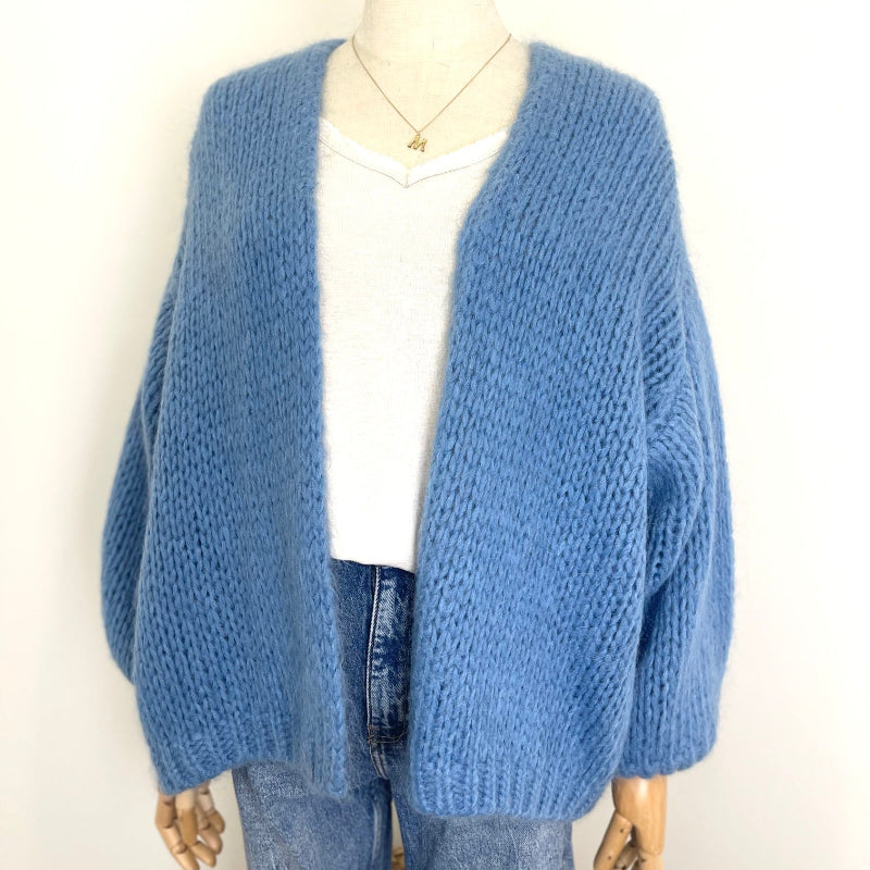 Lockere Strickjacke in Jeansblau
