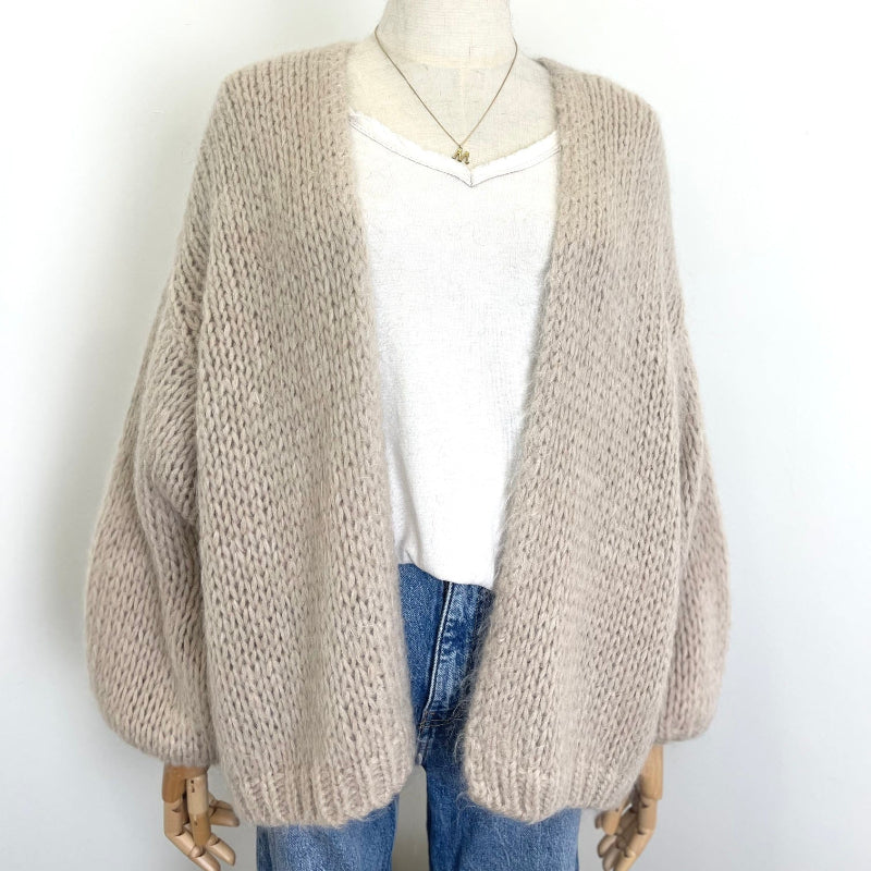 Lockere Strickjacke in Beige