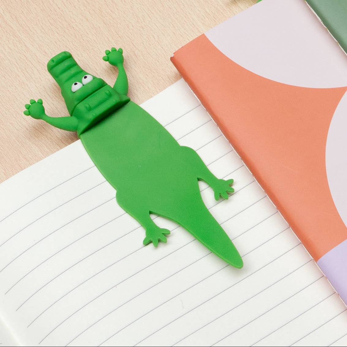 Grünes Krokodil Lesezeichen von Helio Ferretti