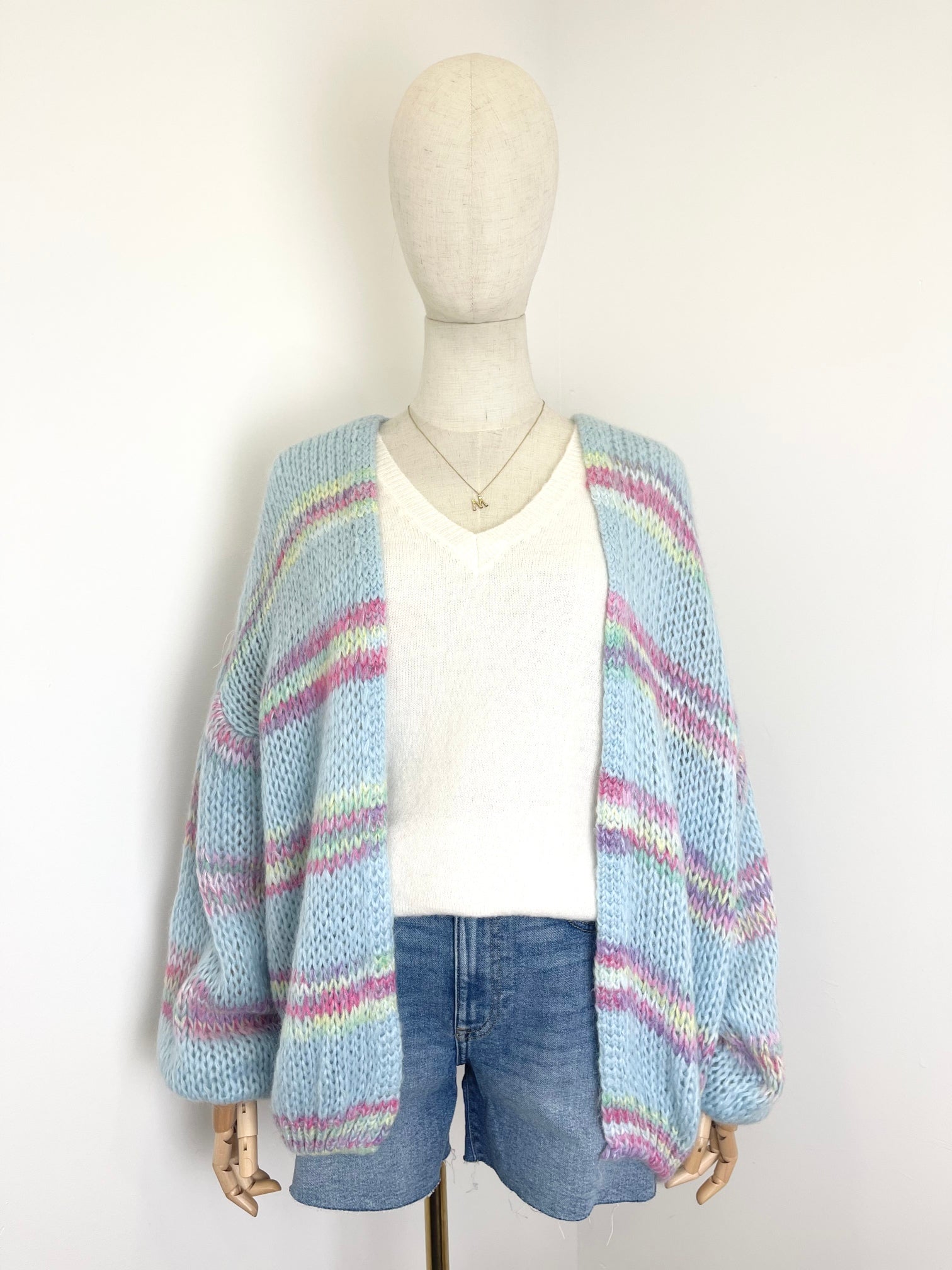 Offene Strickjacke| Hellblau mit Pastell-Streifen