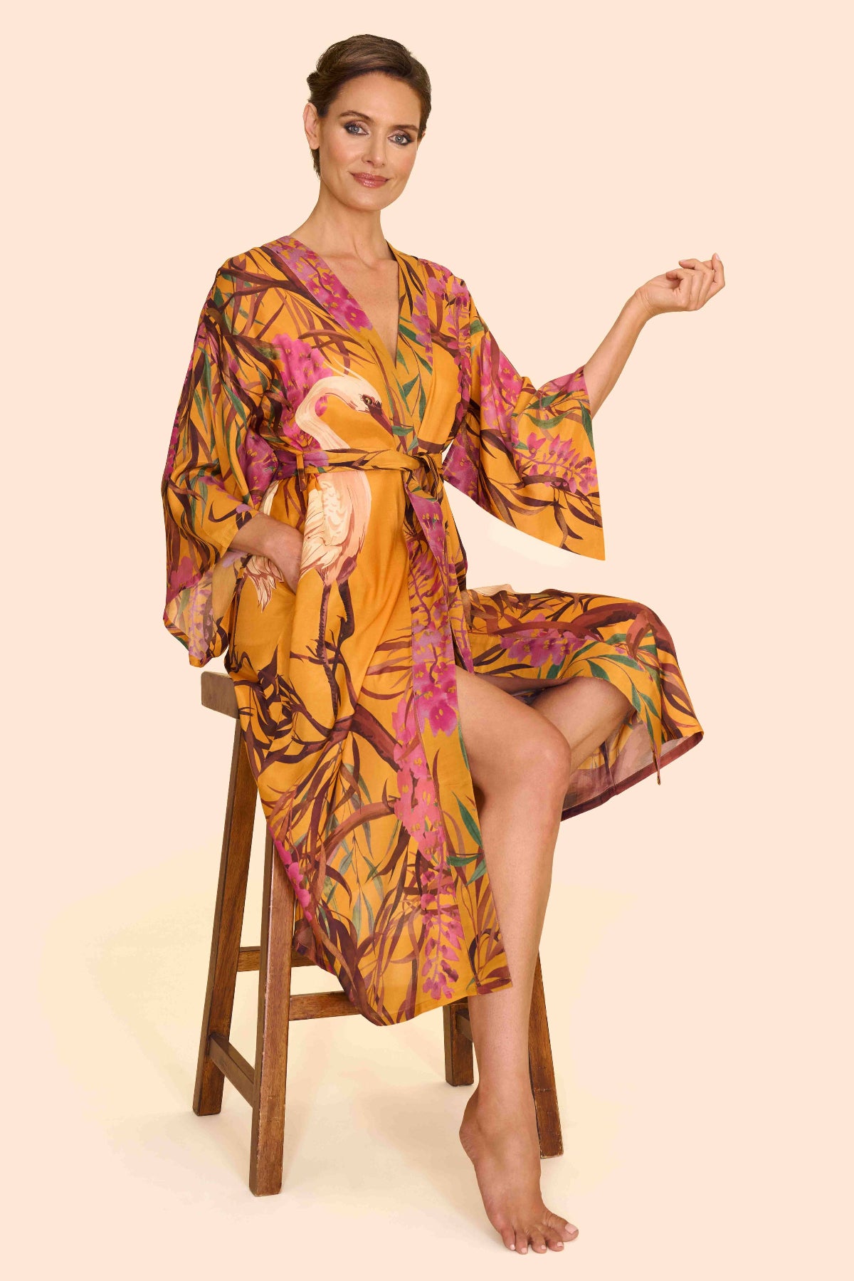Kimono-Kleid |Orientalischer Kranich |Ocker| model