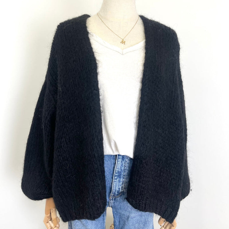 Lockere Strickjacke in Schwarz