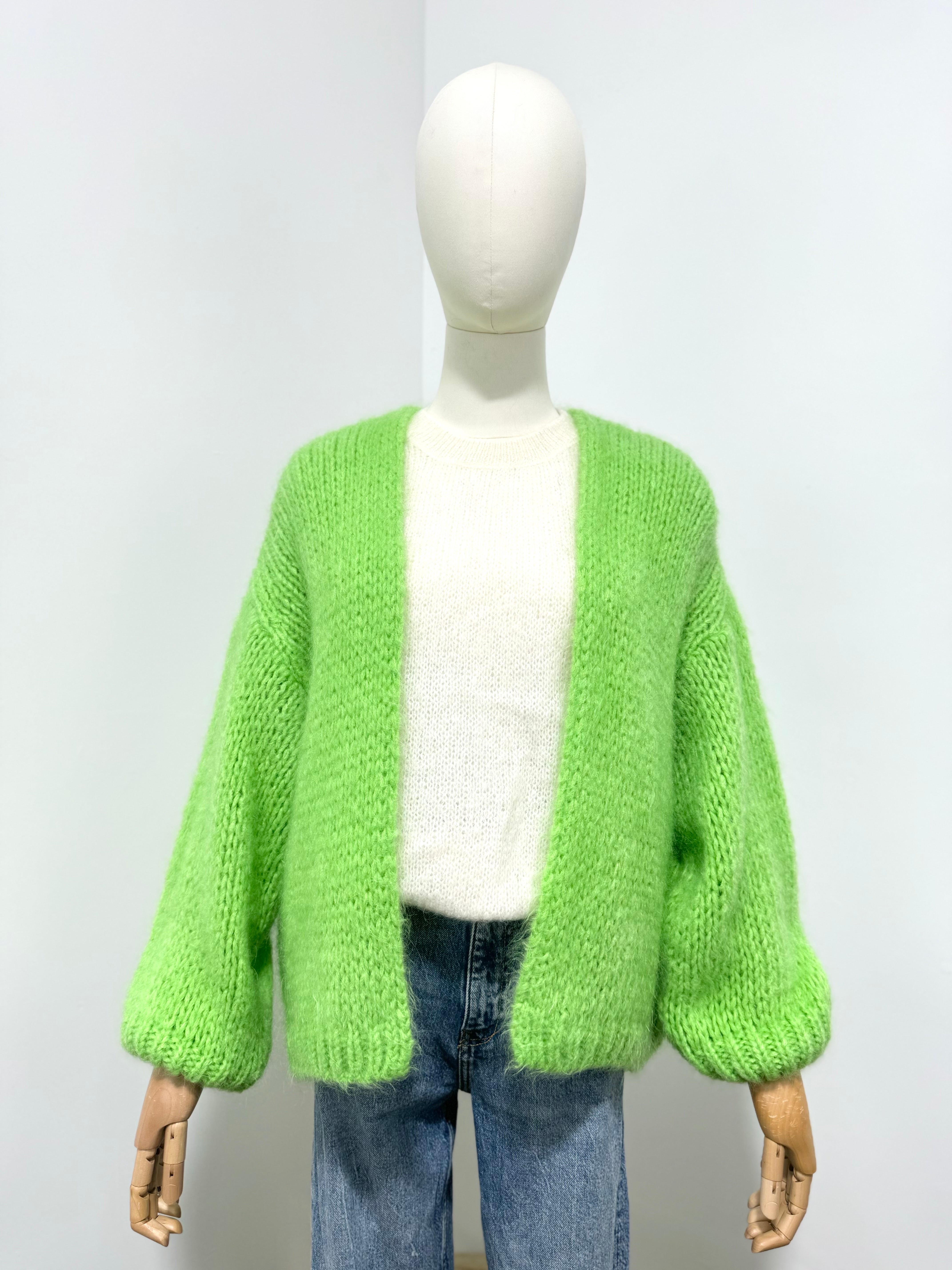 Kurze locker gestrickte Jacke mit Mohair in vielen Farben