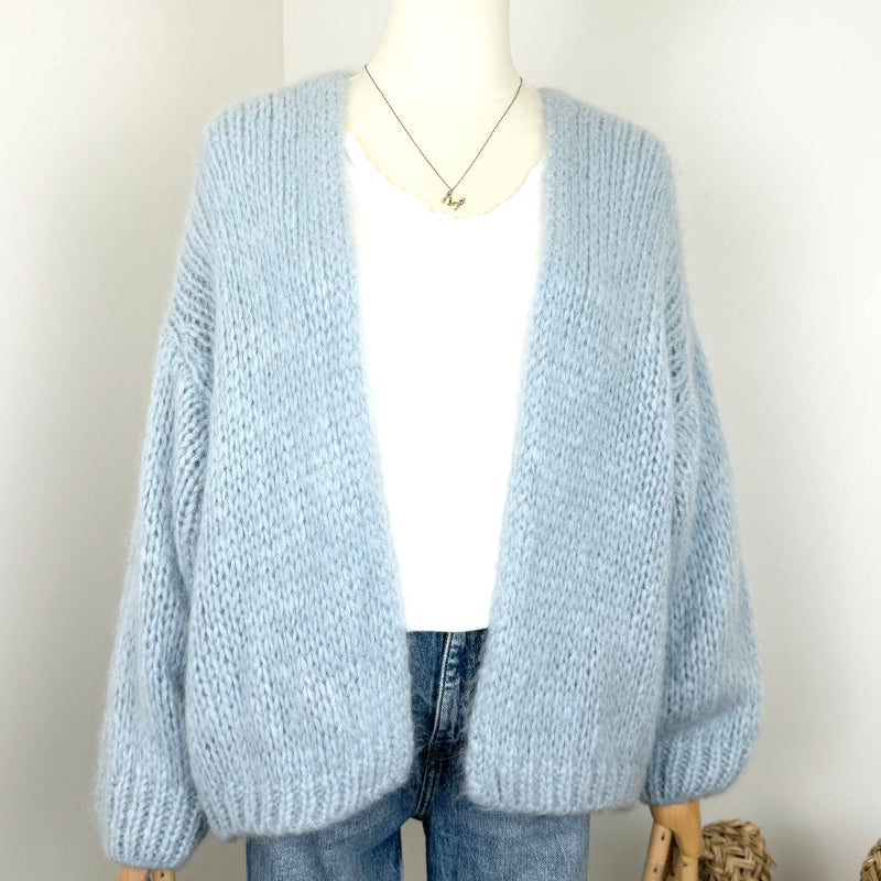 Lockere Strickjacke in Hellblau