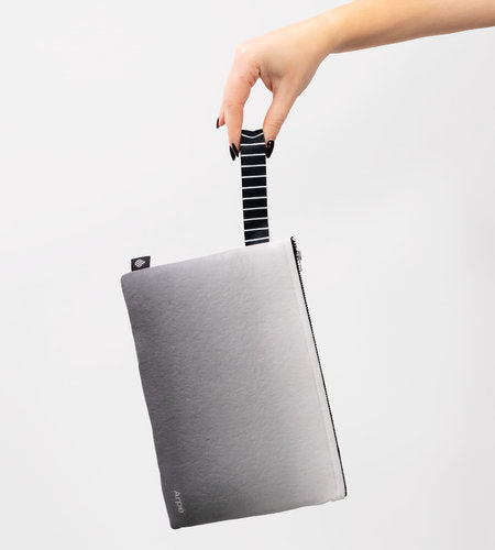 Flache gepolsterte Tasche aus recycelten Kunststoff