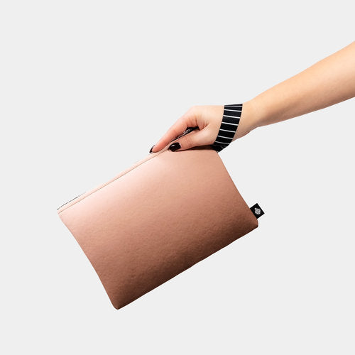 Flache gepolsterte Tasche aus recycelten Kunststoff