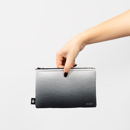 Flache gepolsterte Tasche aus recycelten Kunststoff