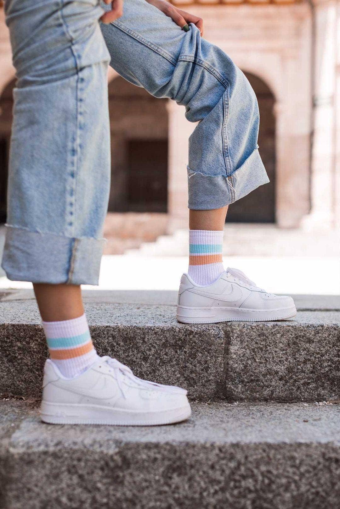 Tennissocken mit türkis / orangen Streifen