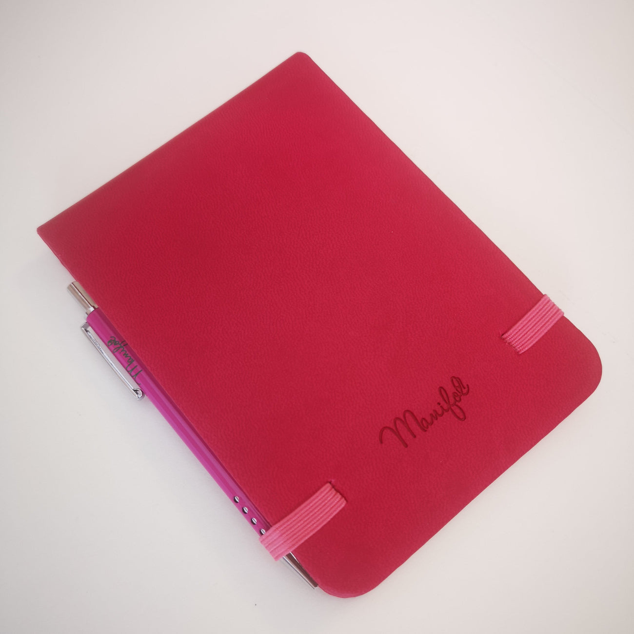 Vertikales Notizbuch in A6 mit Stift in pink
