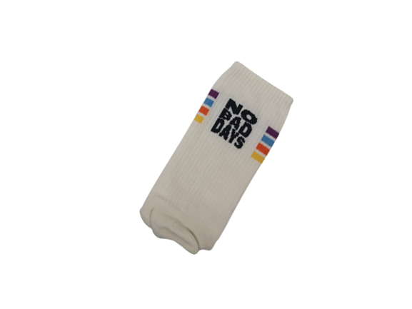Cremefarbene Sportsocken NO BAD DAYS von Pegada