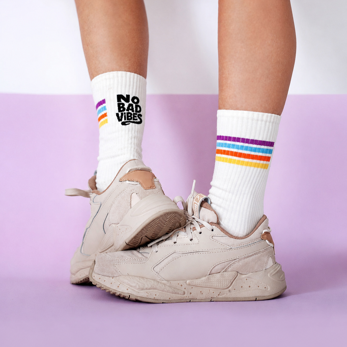 Cremefarbene Sportsocken NO BAD VIBES