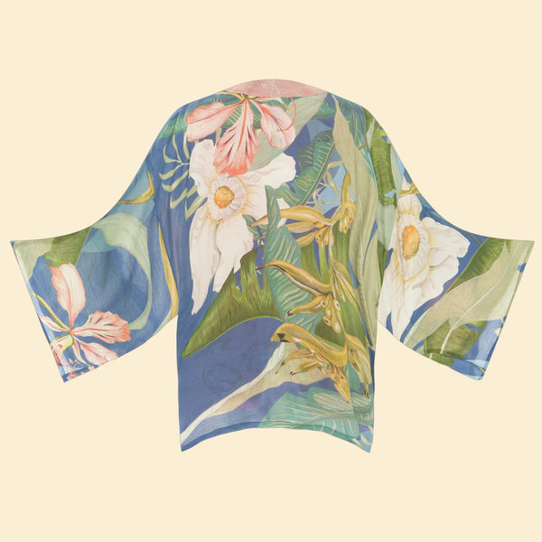 Blauer Kimono mit tropischen Design